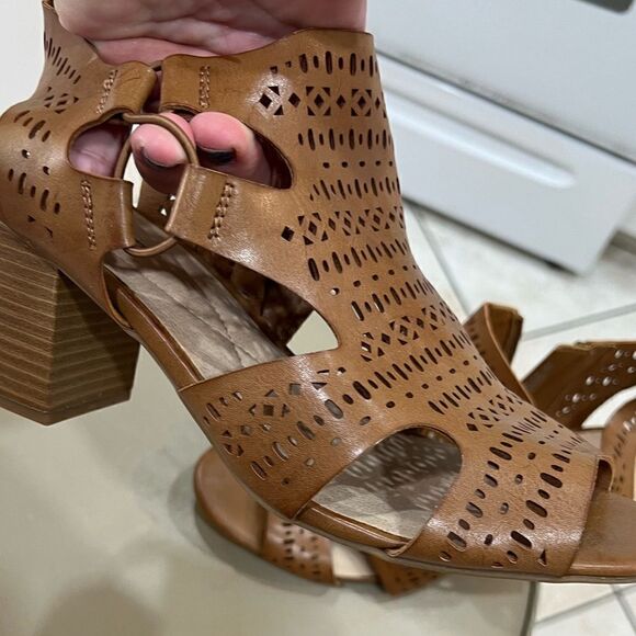 11W Cloudwalkers by Avenue Peep toe side zip  Brown - Picture 1 of 8